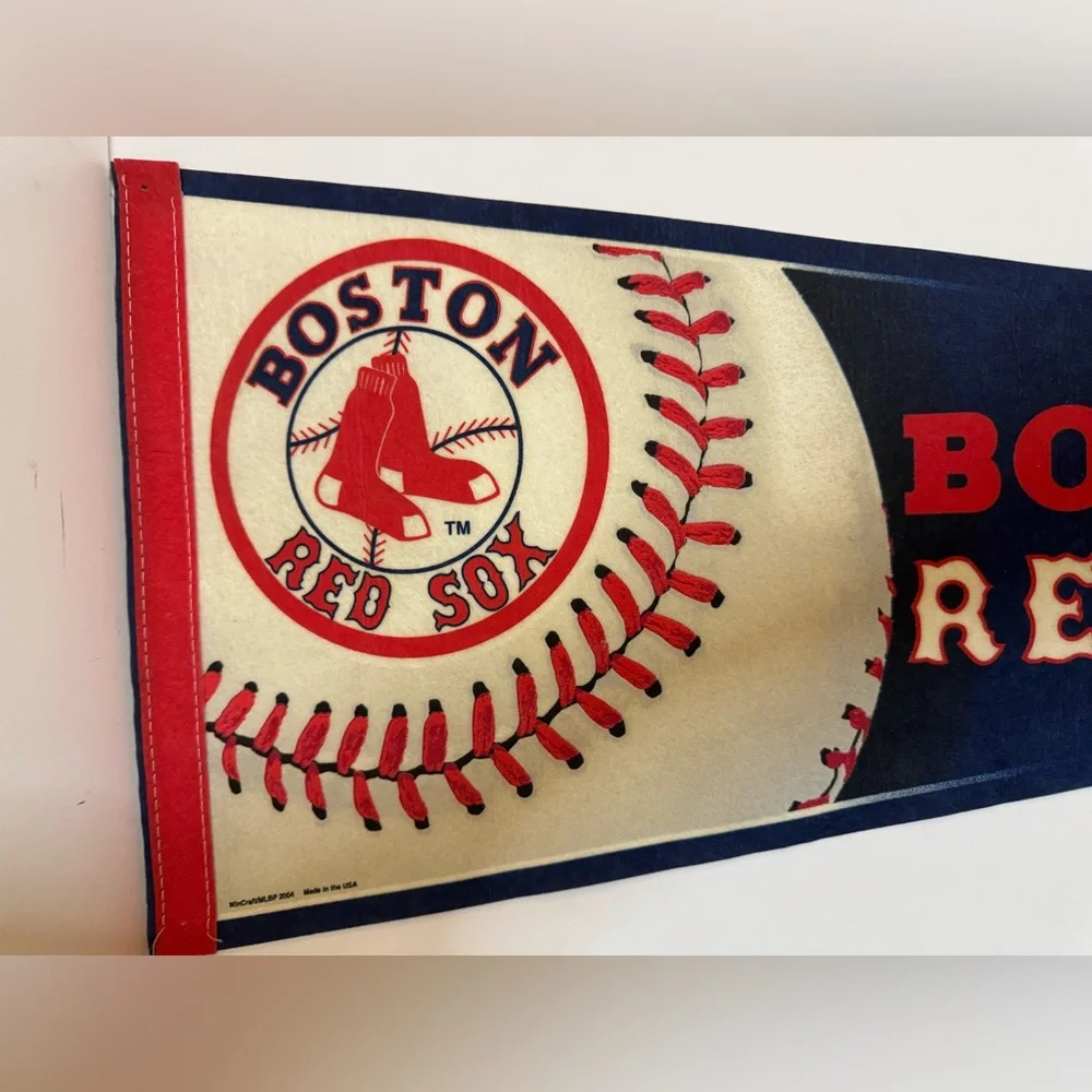 MLB Boston Red Sox Vintage 2004‎ Leather Strings Team Logo Baseball Pennant Flag